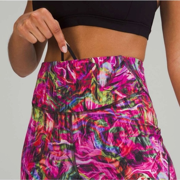 BASE PACE HIGH-RISE RUNNING TIGHT 25", size 4
Hyper Flow Pink Multi - Picture 3 of 5